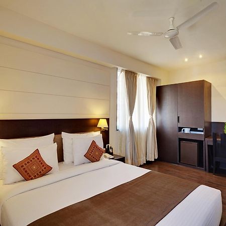 Whispering Palms Hotel ג'איפור מראה חיצוני תמונה