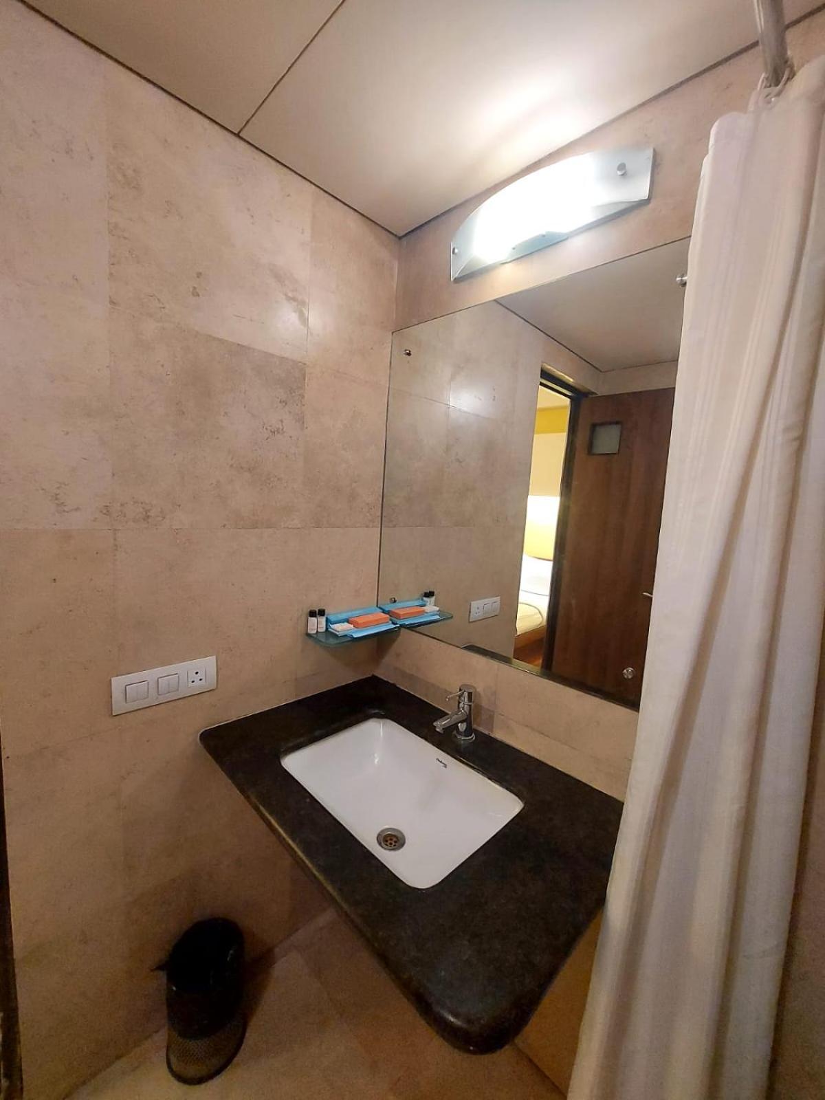 Whispering Palms Hotel ג'איפור מראה חיצוני תמונה