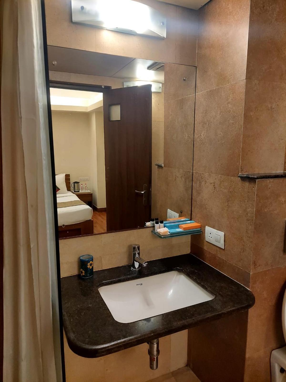 Whispering Palms Hotel ג'איפור מראה חיצוני תמונה