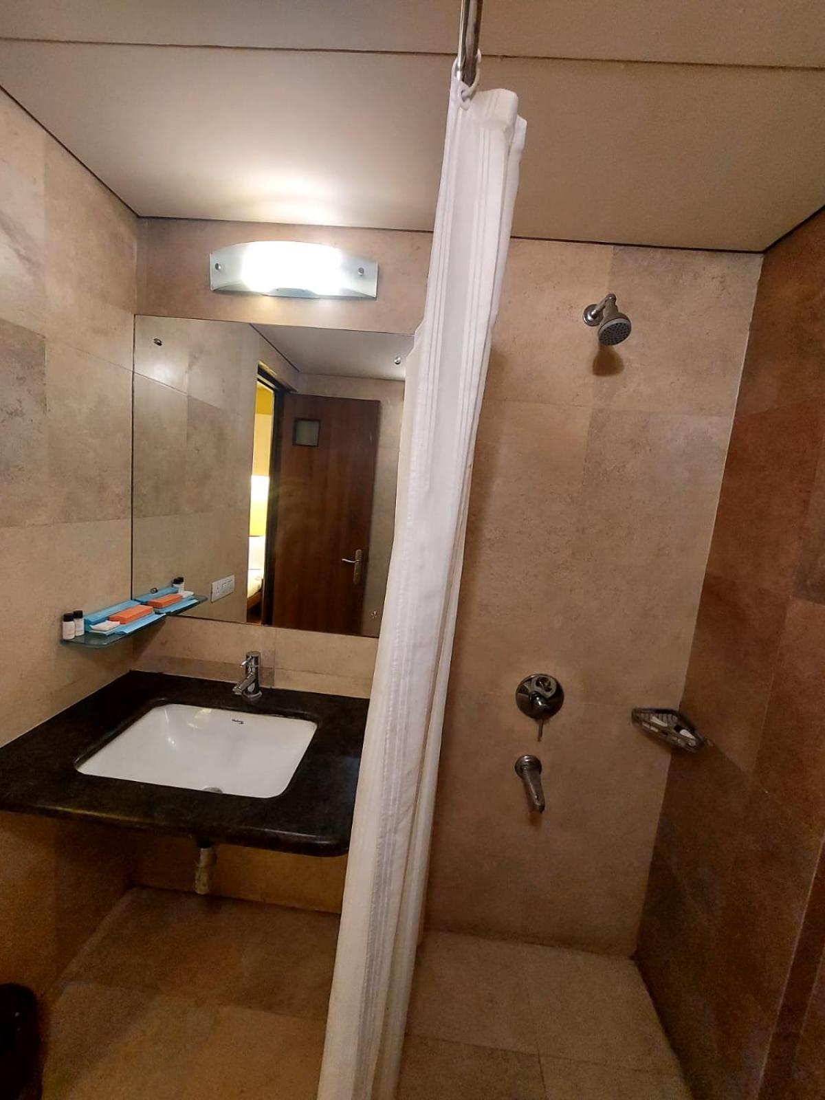 Whispering Palms Hotel ג'איפור מראה חיצוני תמונה