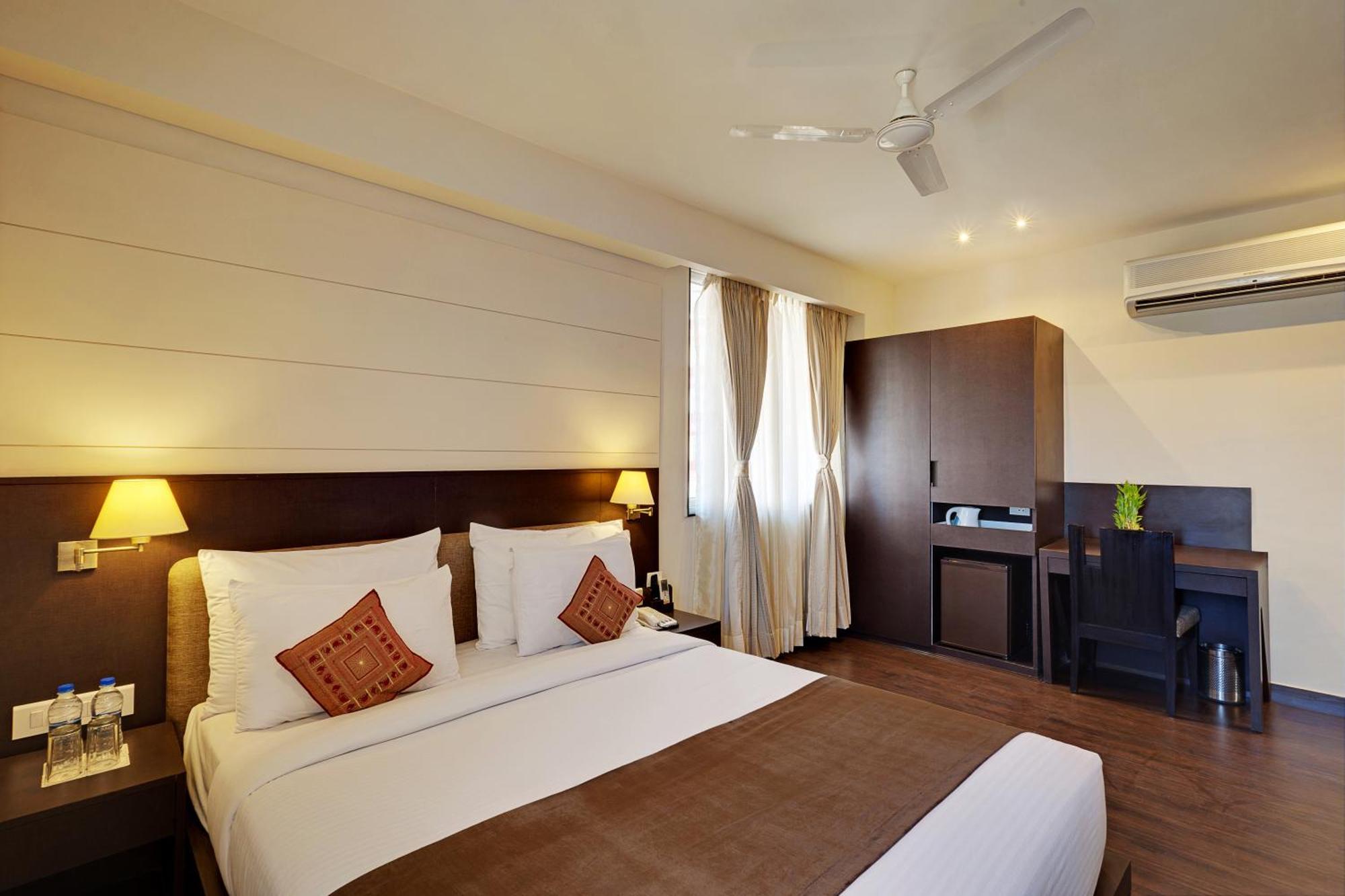 Whispering Palms Hotel ג'איפור מראה חיצוני תמונה