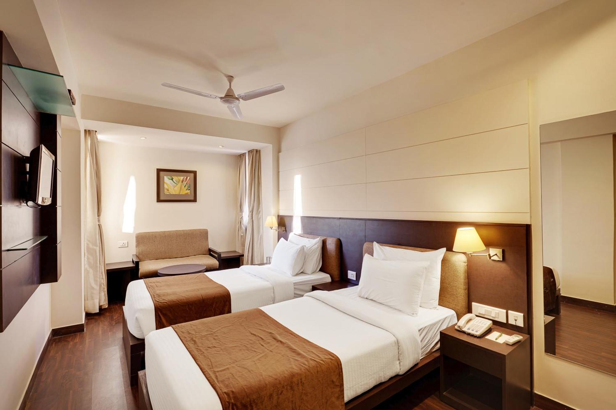 Whispering Palms Hotel ג'איפור מראה חיצוני תמונה