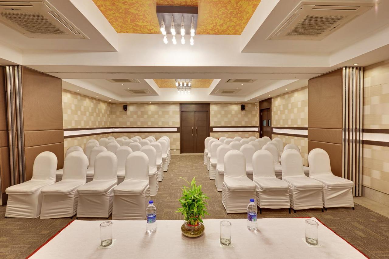 Whispering Palms Hotel ג'איפור מראה חיצוני תמונה