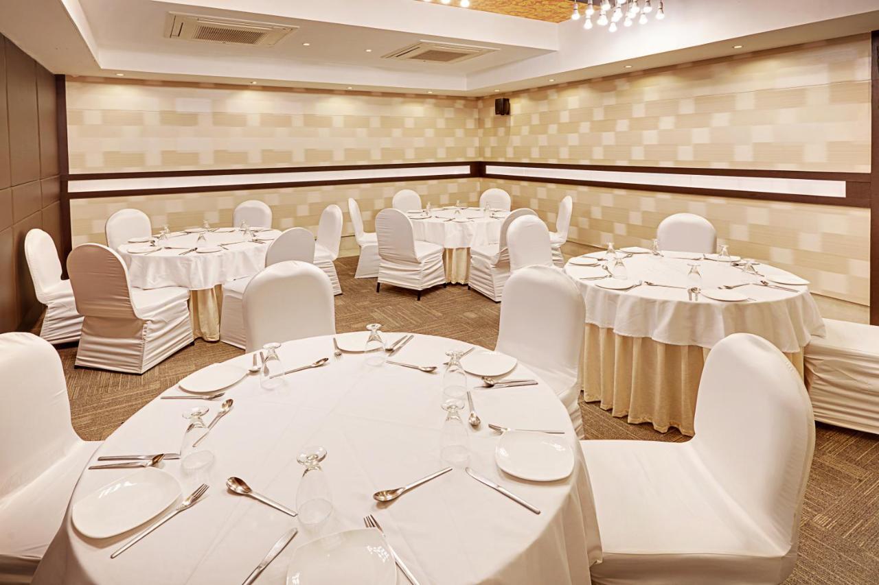 Whispering Palms Hotel ג'איפור מראה חיצוני תמונה