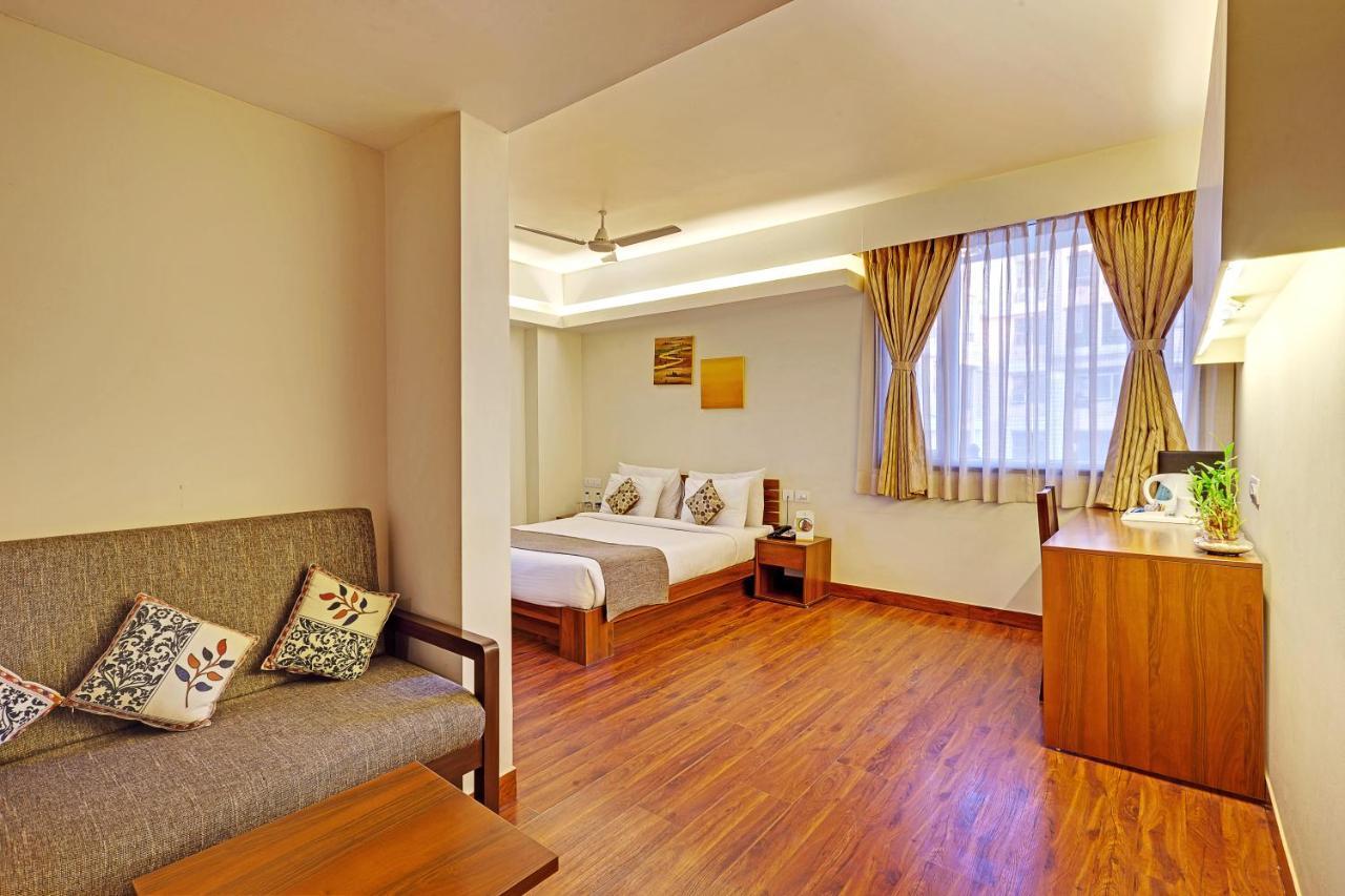 Whispering Palms Hotel ג'איפור מראה חיצוני תמונה