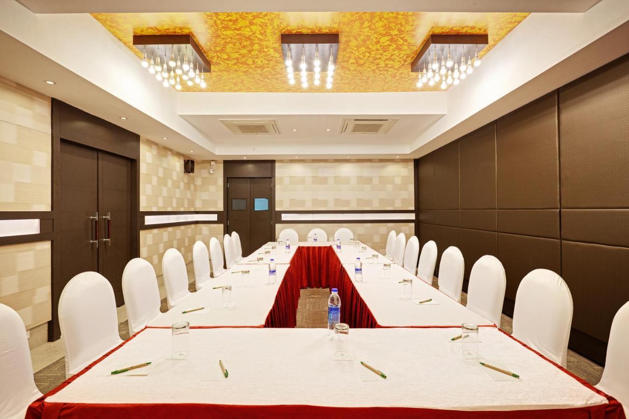 Whispering Palms Hotel ג'איפור מראה חיצוני תמונה