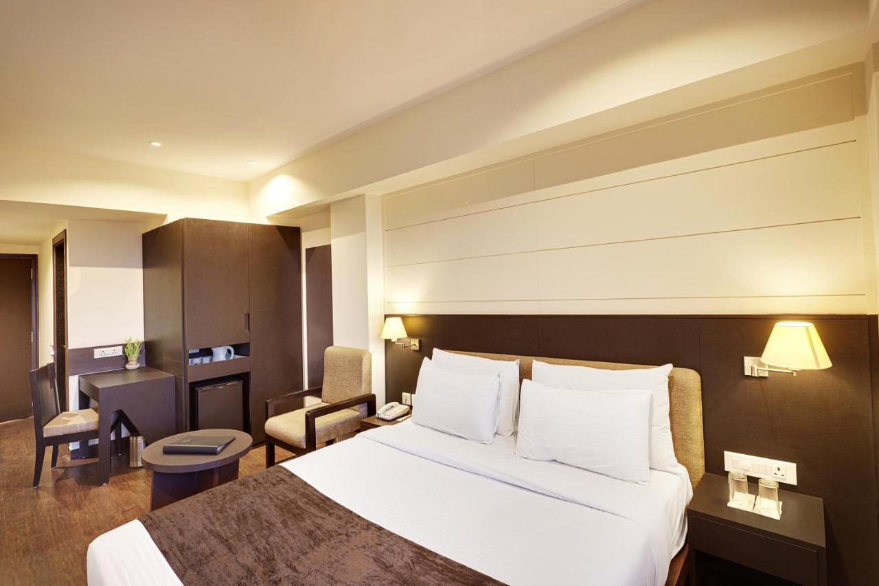 Whispering Palms Hotel ג'איפור מראה חיצוני תמונה
