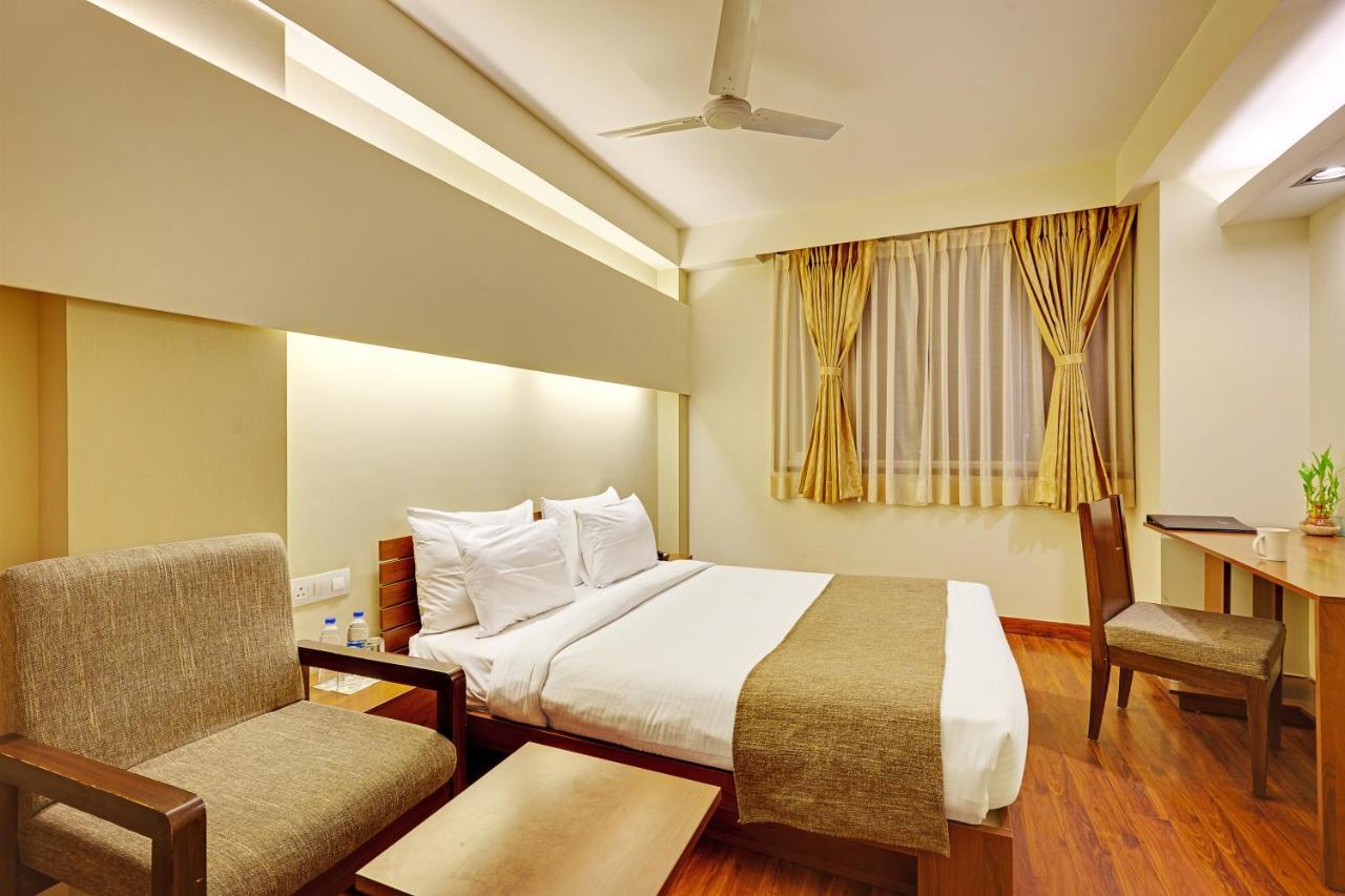 Whispering Palms Hotel ג'איפור מראה חיצוני תמונה