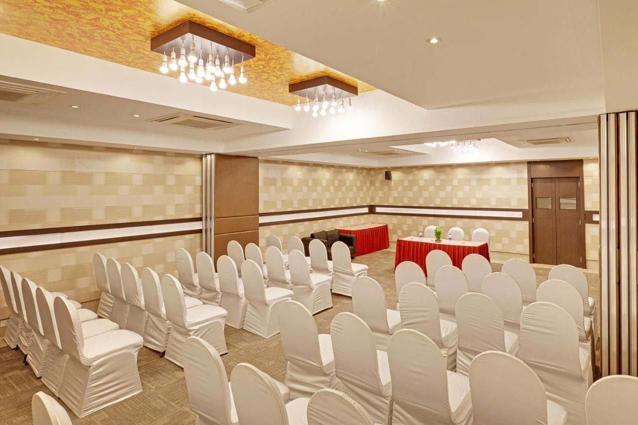 Whispering Palms Hotel ג'איפור מראה חיצוני תמונה