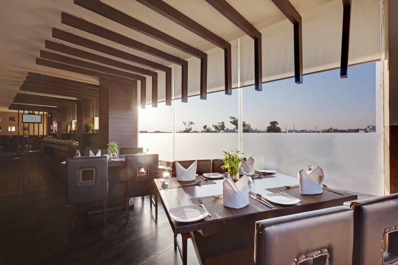 Whispering Palms Hotel ג'איפור מראה חיצוני תמונה